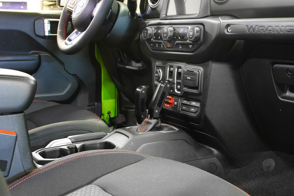 81103 B&M Magnum Grip Auto Shift Handle Set