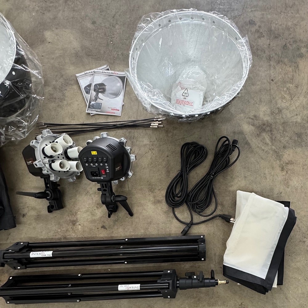 Interfit Super 5 Lighting Kit - Complete with Bulbs, Stands, Diffuser