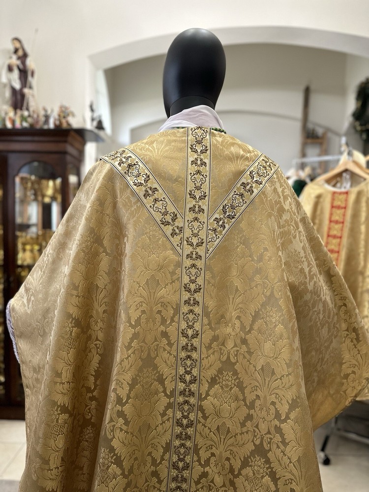 GOLD VESTMENT CHASUBLE & STOLE