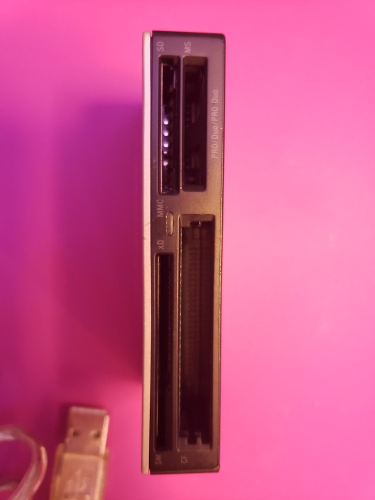 Sony 12 in 1 Multi-Card Reader / Writer SD MRW62E