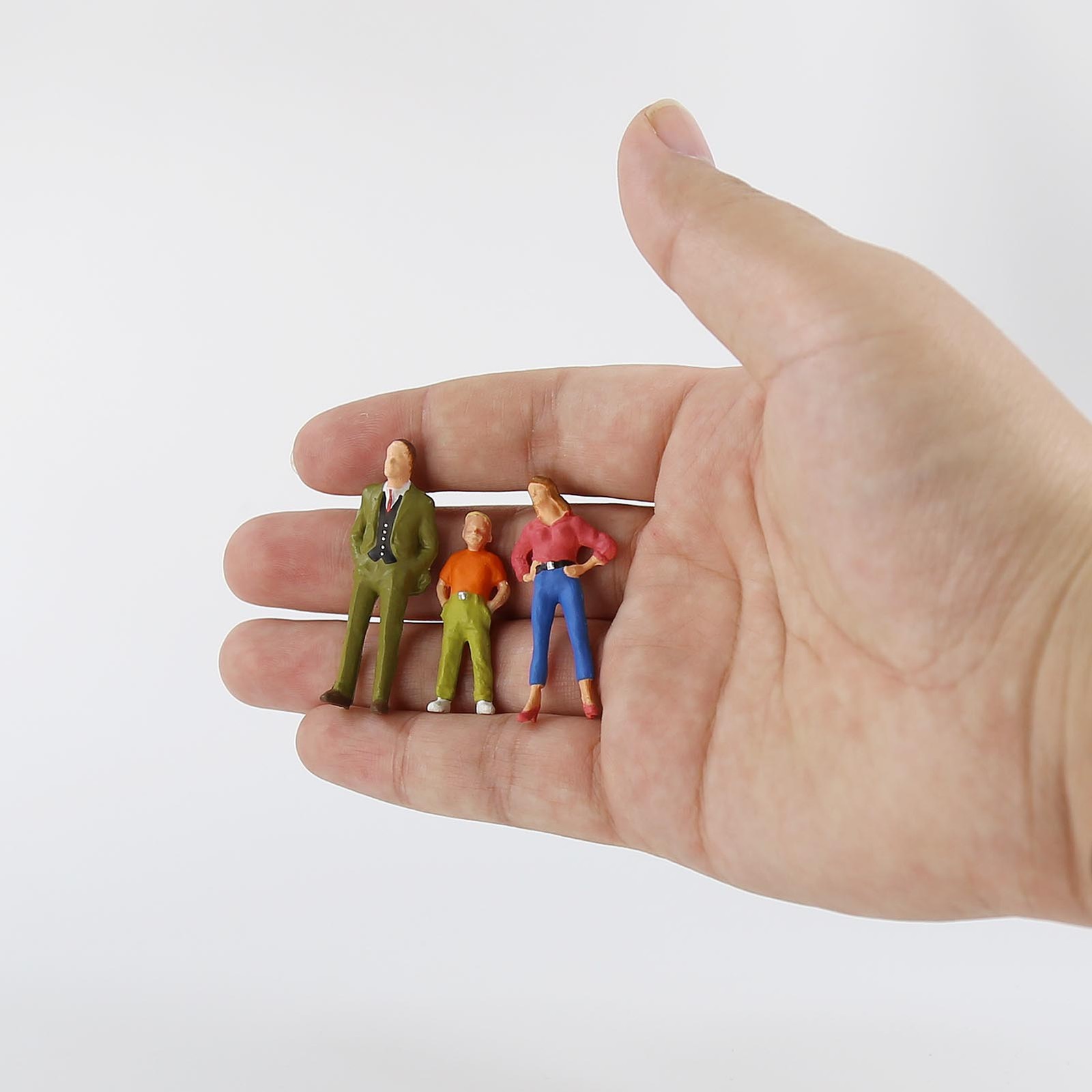 Model Trains O Scale Painted Colorful Figures 1:43 Scale Standing People P4312