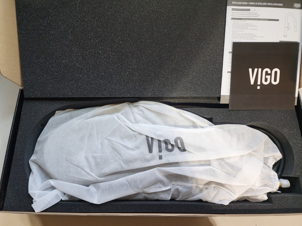 VIGO Pull Down Kitchen Faucet 1-Handle+Advanced Spray+Deck Mount Matte Black