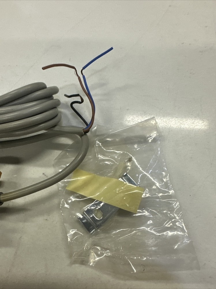 NEW OMRON E3XR-CB4T PHOTOELECTRIC SENSOR SWITCH E3XRCB4T