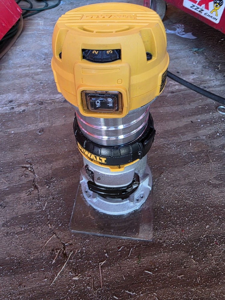 DEWALT DWP611 1.25 HP Max Torque Compact Router