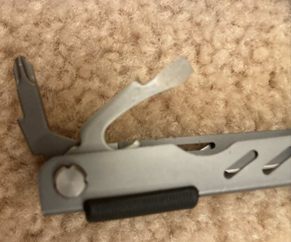 Pristine Discontinued Gerber Multi Tool Needlenose Drop Point blade with Sheath
