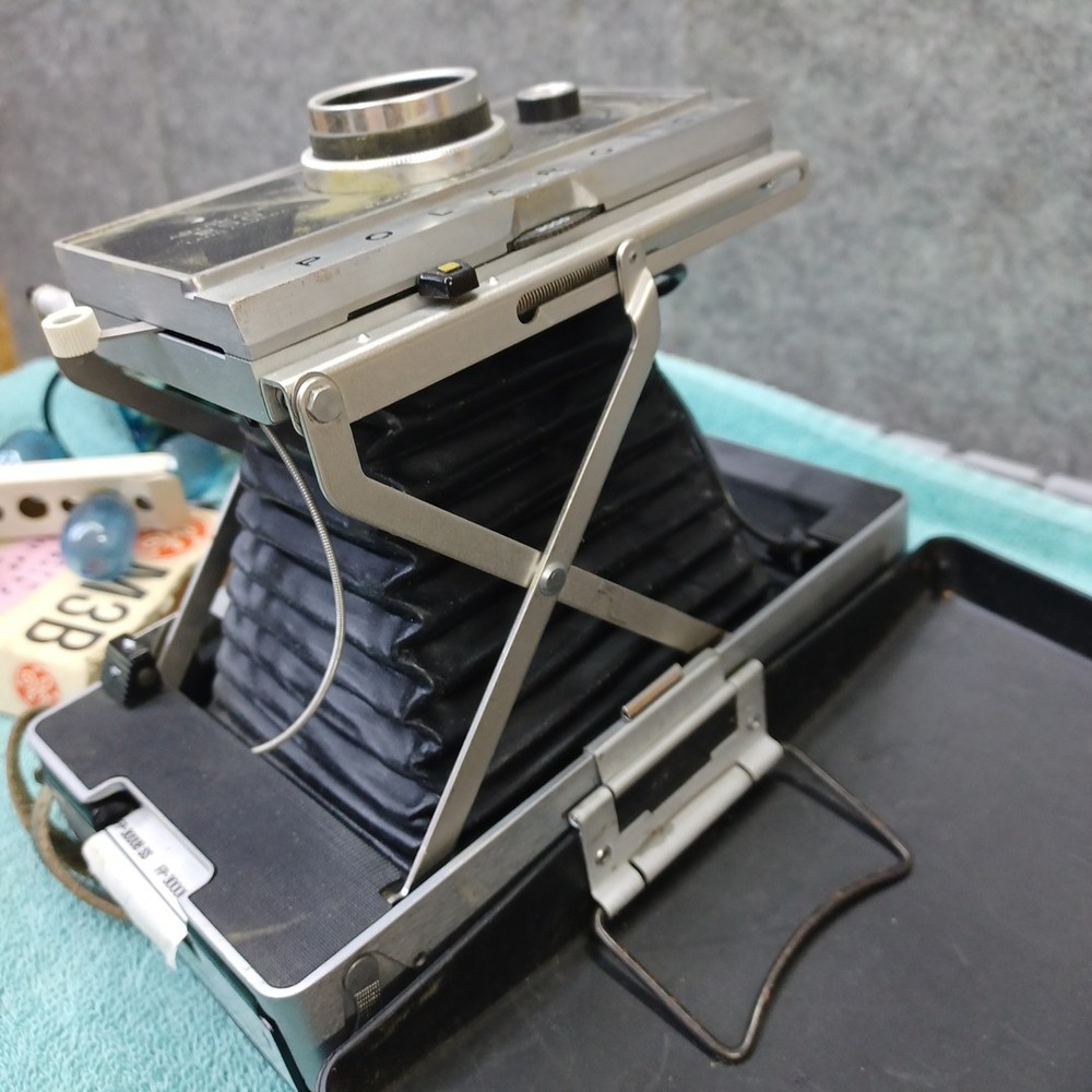 Vintage Polaroid Automatic 250 Land Camera w/Flash and Bulbs Untested