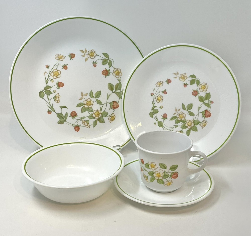 Corelle STRAWBERRY SUNDAE Dinnerware Set ~ 5 Piece Set
