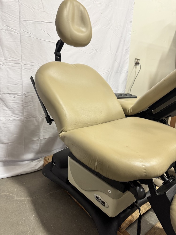 Midmark 630-003 Power Procedure Chair