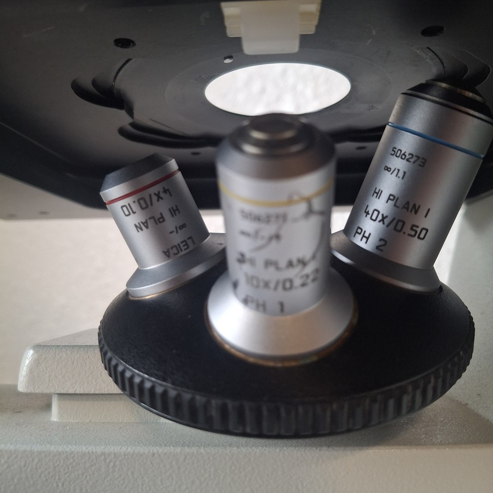 Leica / Leitz DMIL Inverted Phase Contrast Microscope with Objectives