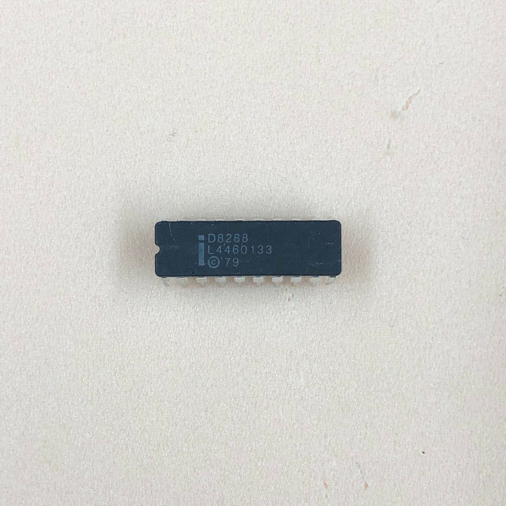 1pc Vintage Intel D8288 Bus Controller, 8288  **NOS