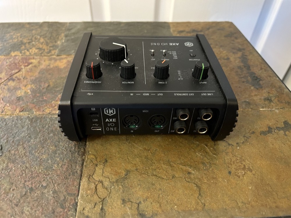 IK Multimedia Axe I/O One USB Audio / Midi Interface & USB Cable