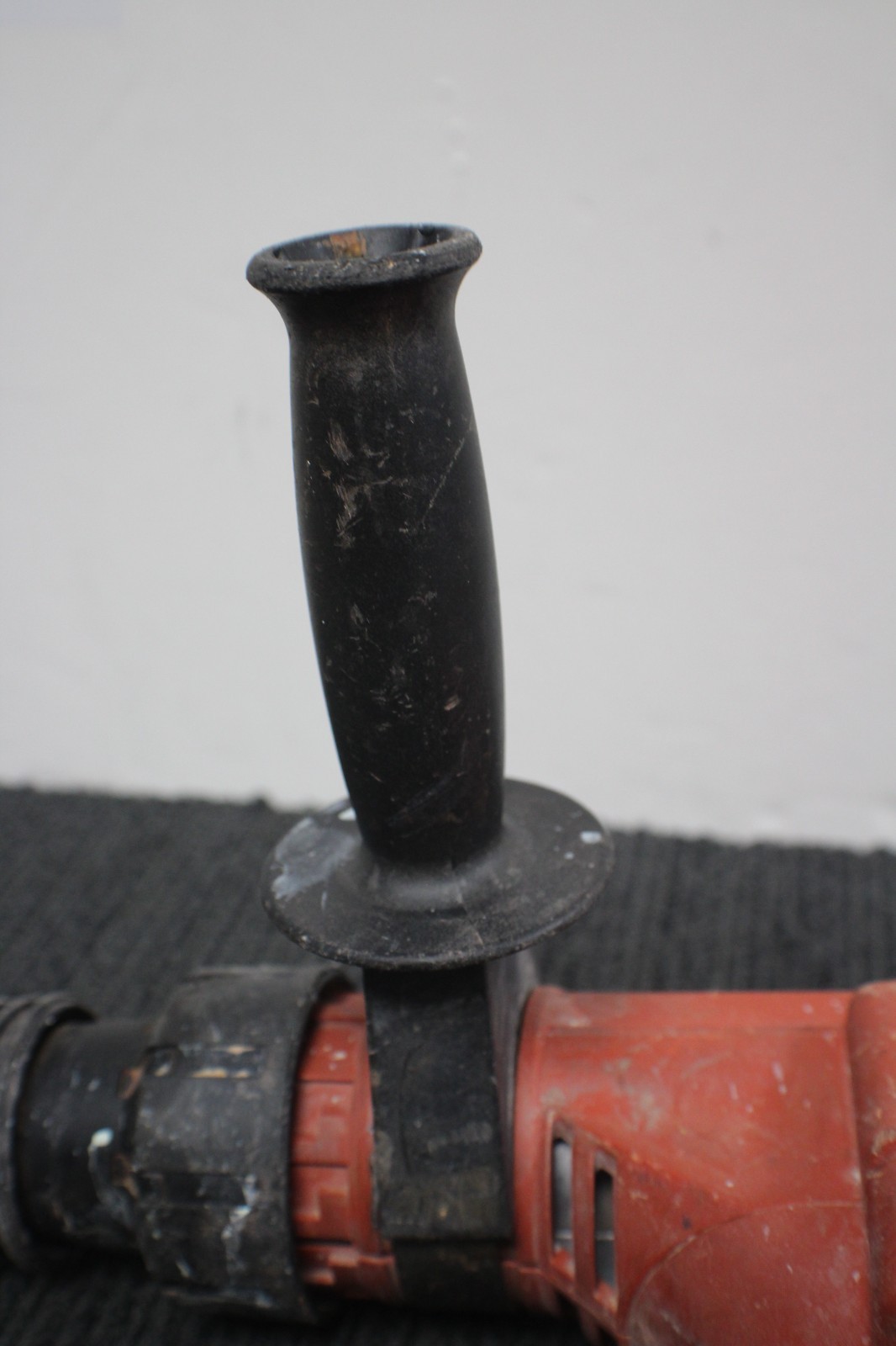 Hilti TE24 - 115V Corded Rotary HAMMER DRILL - W/Hard Shell Case.