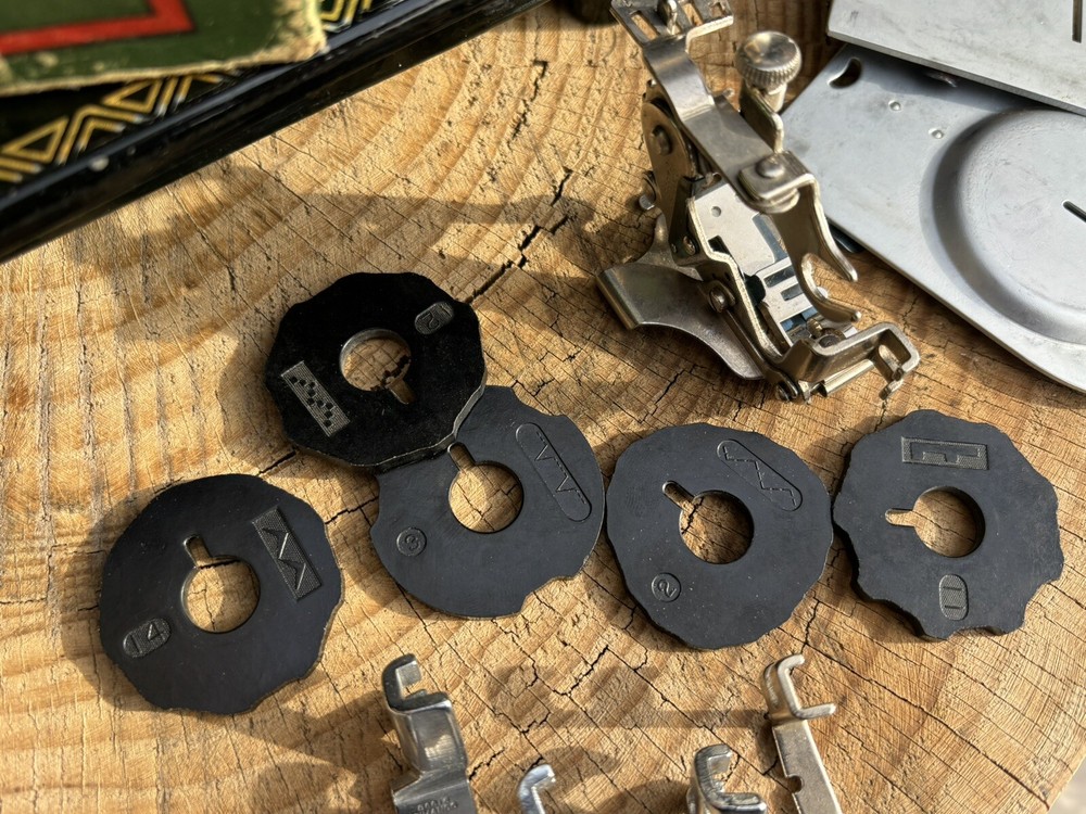 SINGER 306 sewing Machine