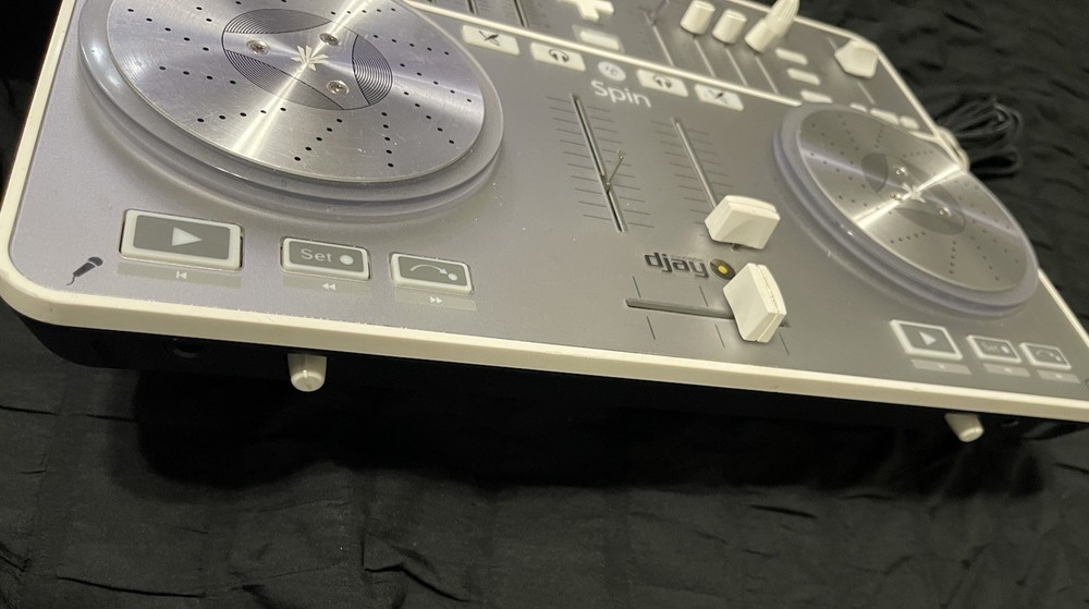 Vestax Spin USB MIDI/AUDIO DJ Controller With USB Cable Missing 4 Knobs