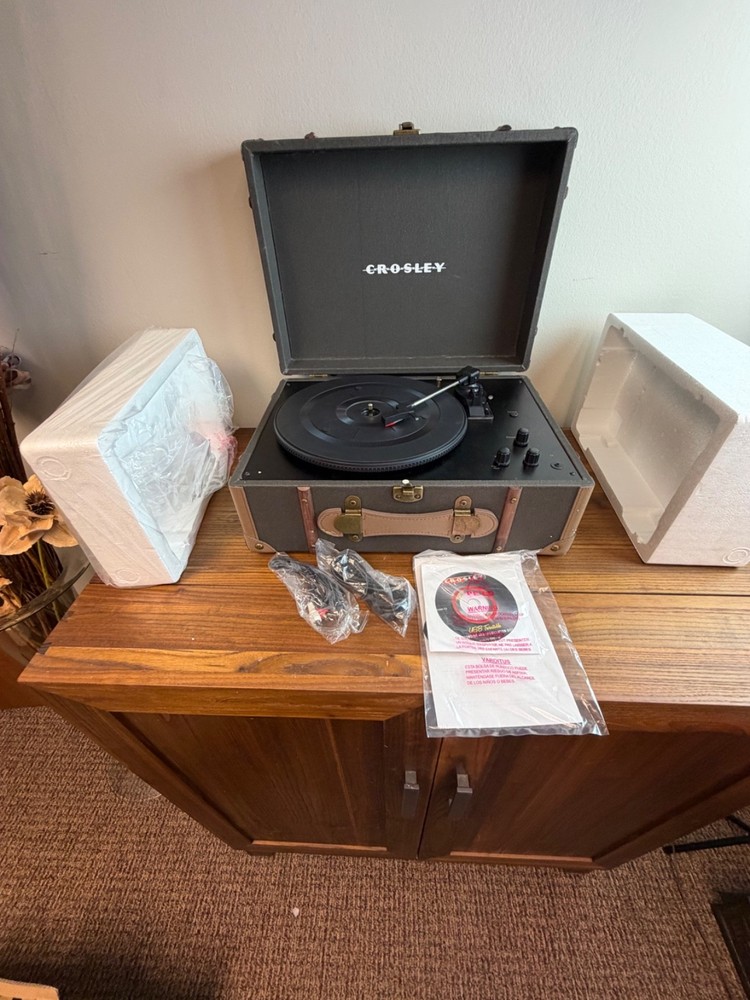 Crosley vintage trunk digital conversion turntable for RESTORATION HARDWARE