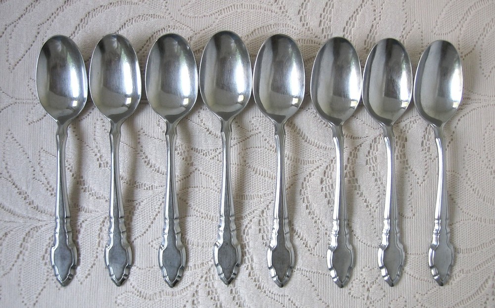 INTERNATIONAL STAINLESS Silhouette Knives & Forks