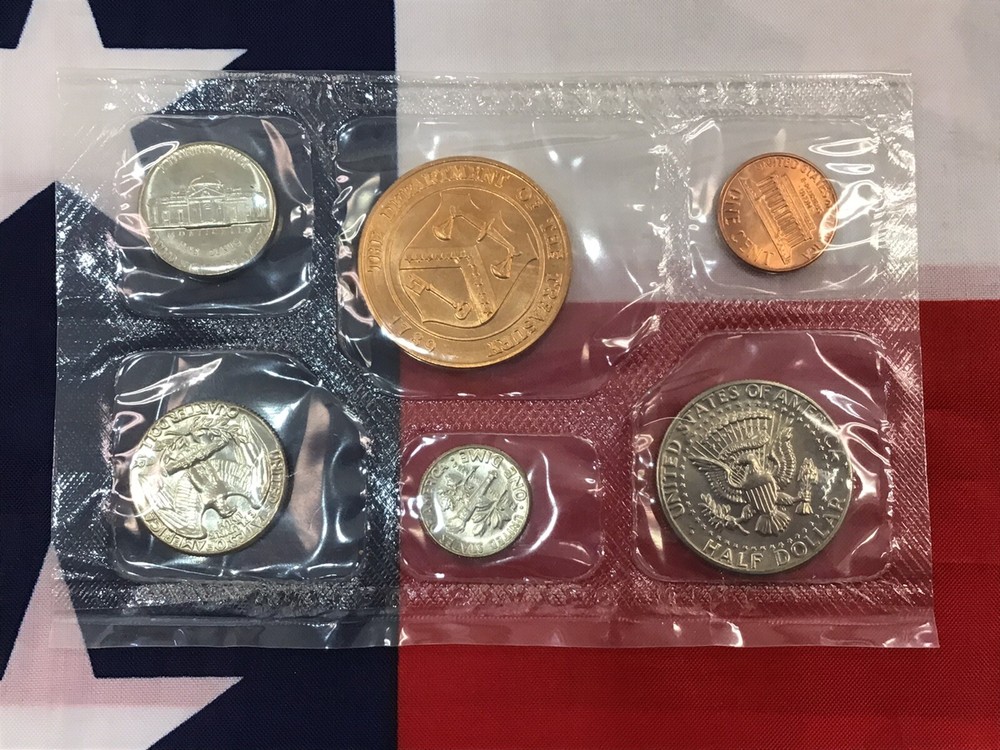 1975-D Official US Mint Souvenir Set as pictured.
