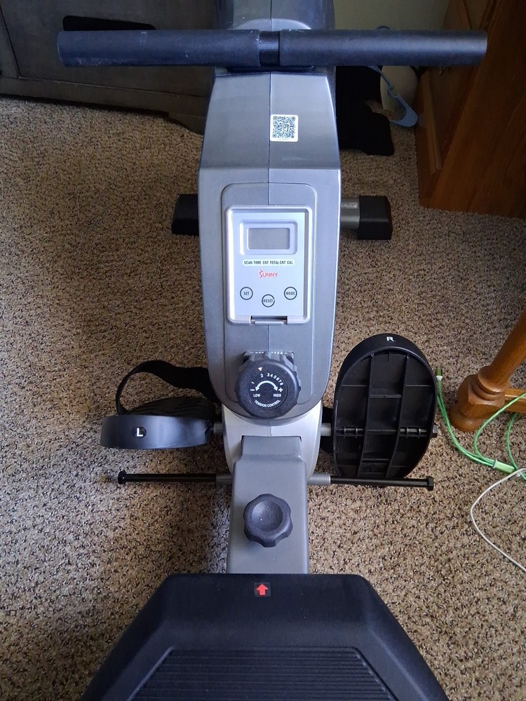 Sunny Rowing Exercise Machine Adjustable Magnetic Resistance LCD Stat Screen