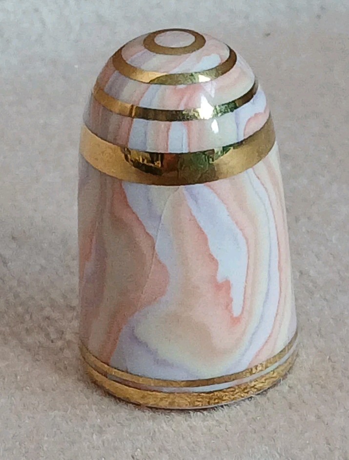 BOUCHER ORIGINAL AGATEWARE THIMBLE No 12 U2S2