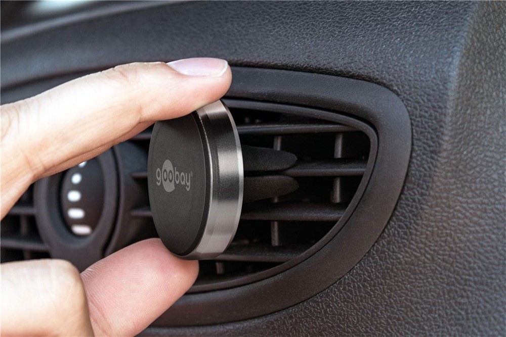 Magnetic holder set universal in slim design
