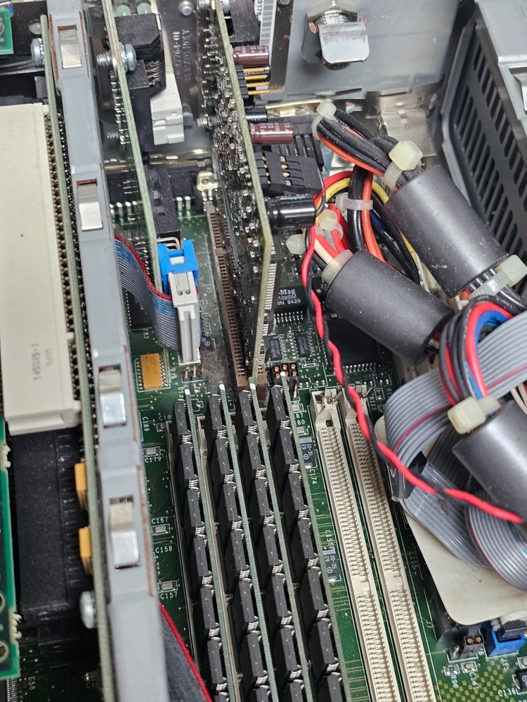 Vintage Digital DEC AlphaStation 200 4/166 Computer Workstation Alpha Tech Spec