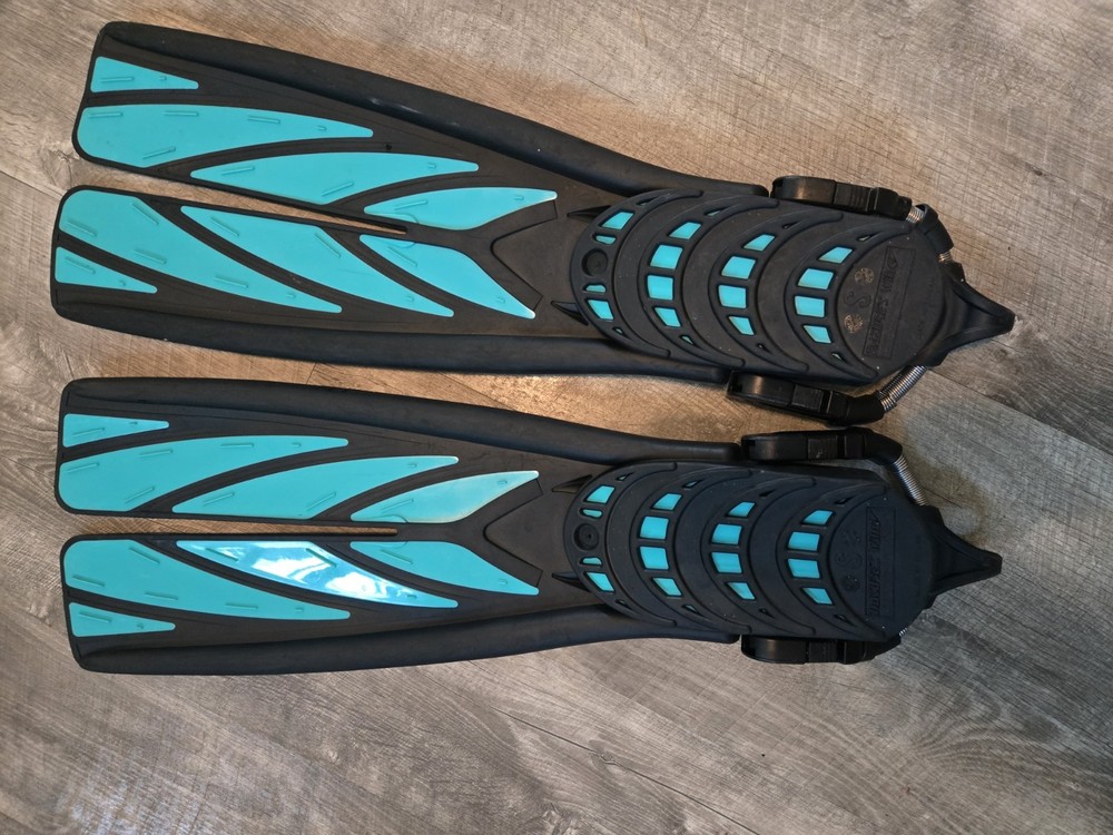 Atomic Aquatics Split Fins Open Heel W/ Spring Straps Small Aqua
