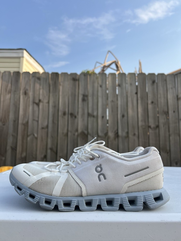 Women’s On Cloud Running Shoes Size 11