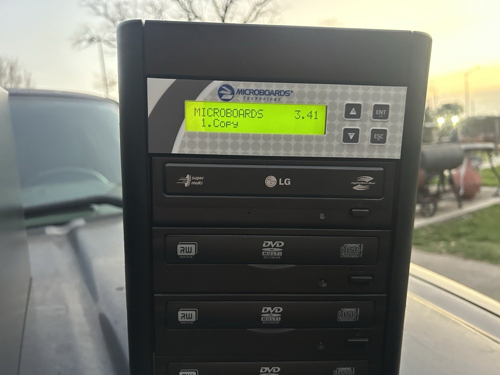 Microboards DVD/CD Duplicator Tower On QD-DVD 123.