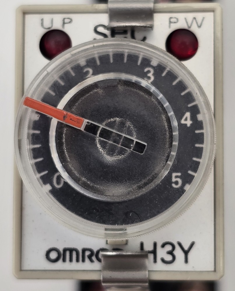 Omron H3Y-2 Solid State Timer With Socket Base 5A 250V 8Pin 11Z2YT
