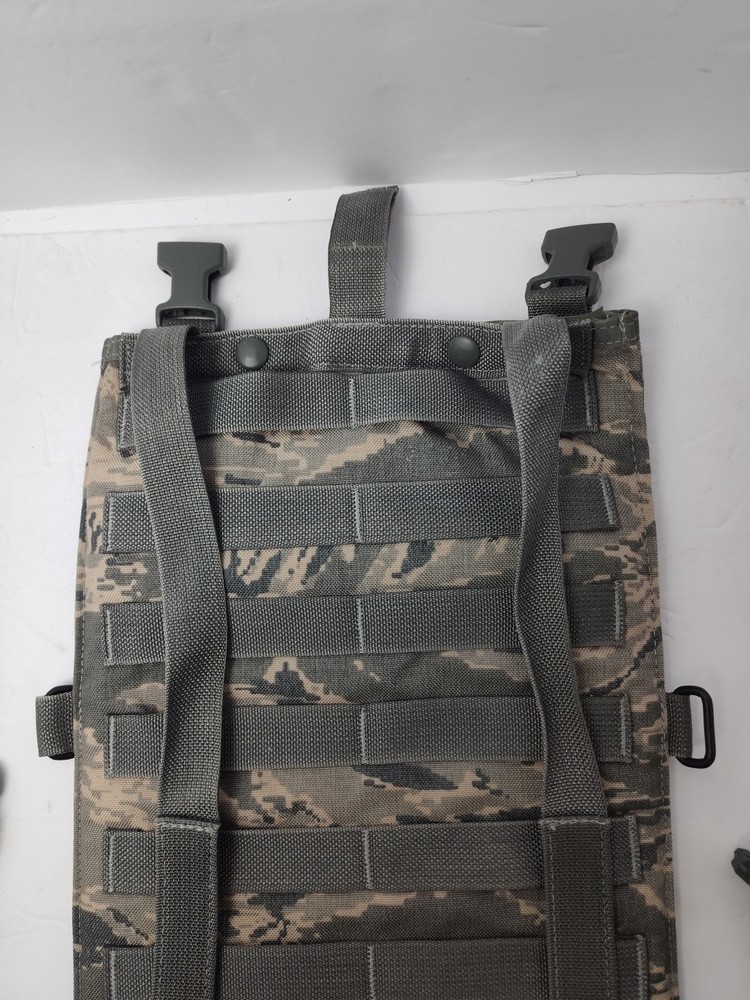 Military 3L Hydration Carrier With Shoulder Straps Great Condition