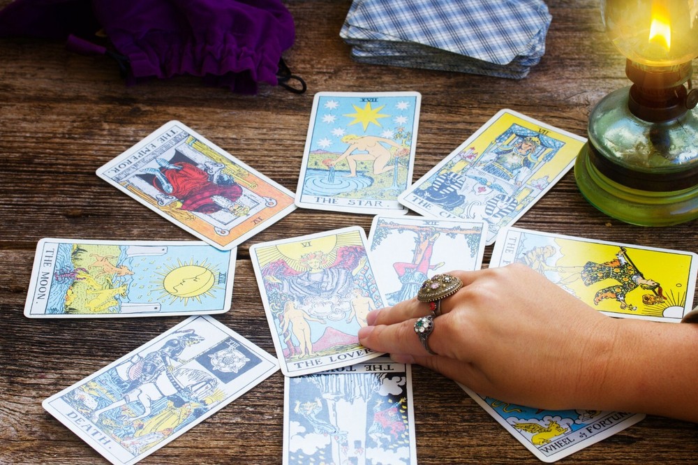 clairvoyant tarot card reading