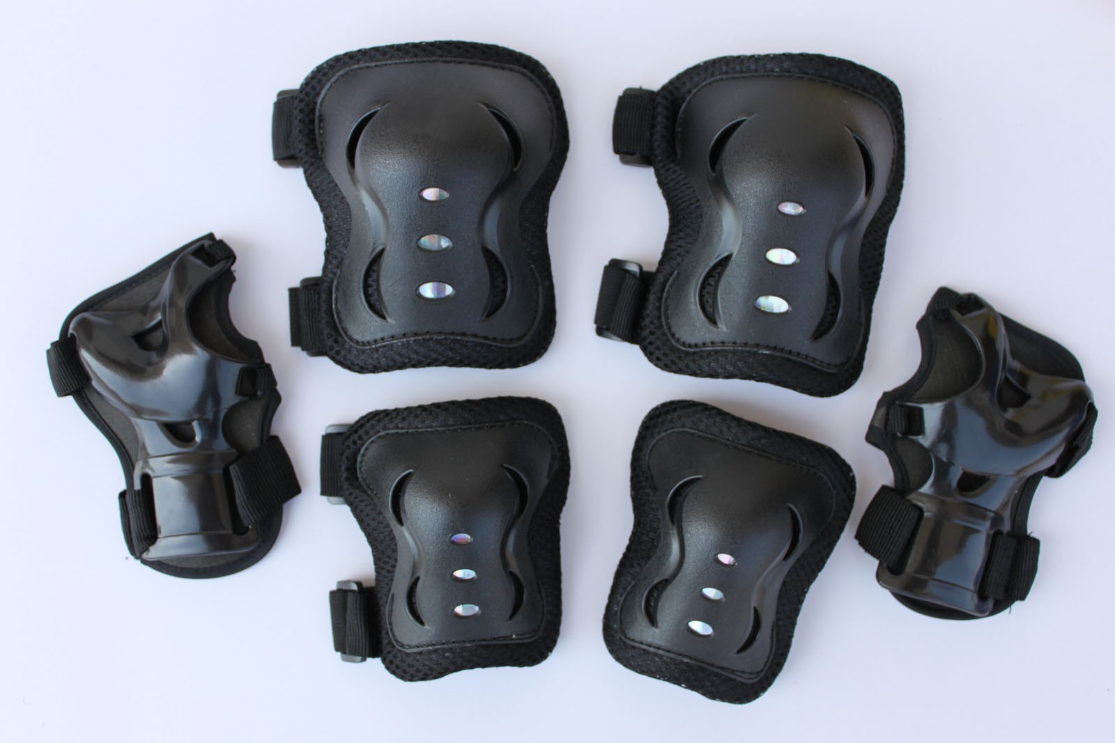 Roller Blading Wrist Elbow Knee Pads Blades Guard 6 PCS Set for Youth  in BLACK
