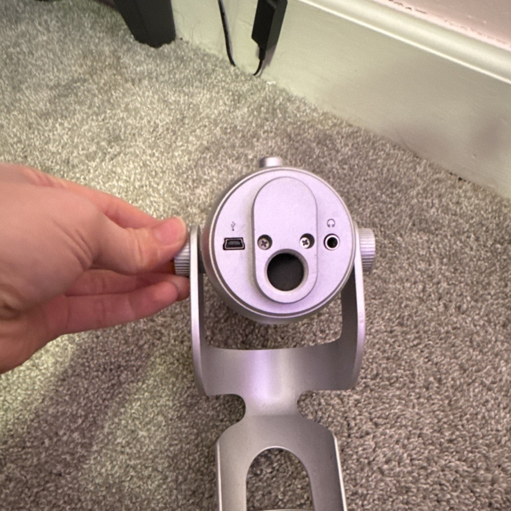 Blue Yeti Silver USB Desktop Microphone Mute Switch Gain Control