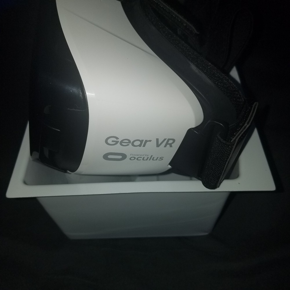 Samsung Gear VR White Oculus Portable Smartphone VR Headset