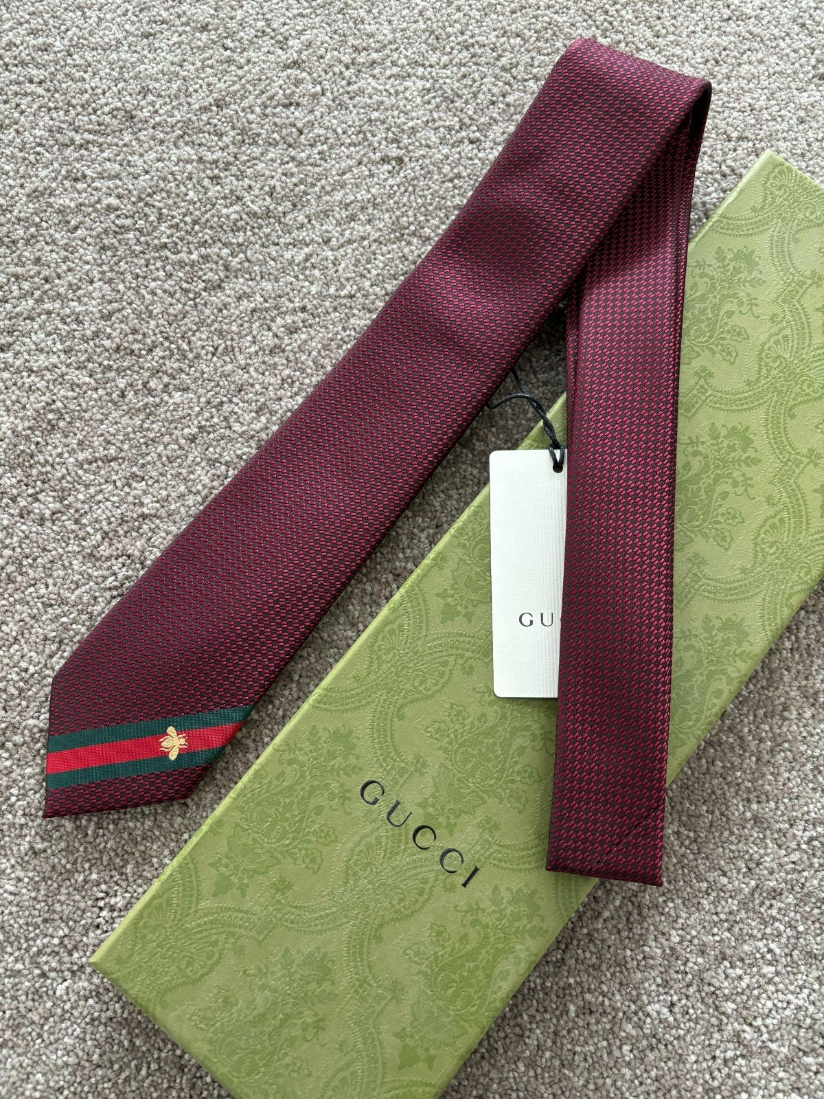 GUCCI MEN'S TIE WITH BEE WEB RED COLOR SLIM NWT