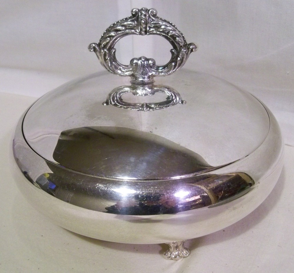 ROSB SILVERPLATE ROUND COVERED SERING BOWL w/GLASS INSERT
