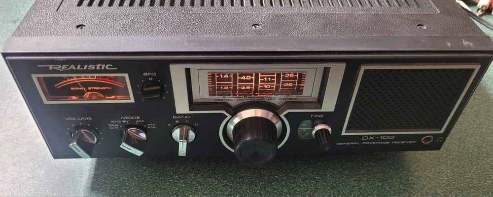 Realistic DX 100 Gerneral Coverage Reciever Short Wave Radio