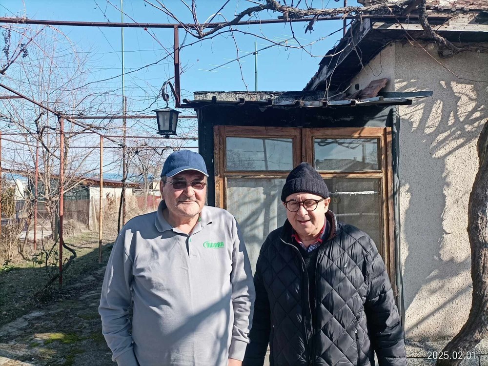 4 pin plug-in coil form Russian made NOS -2 big + 2 small pins