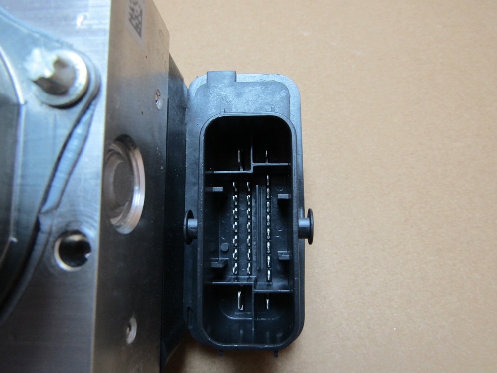 Suzuki DL1050 V-Strom 2021 265 miles ABS control unit module (5409)