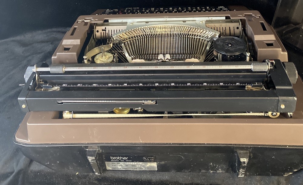 Brother Model 3800 Correct-o-Riter Electric Typewriter Case Untested No Cord