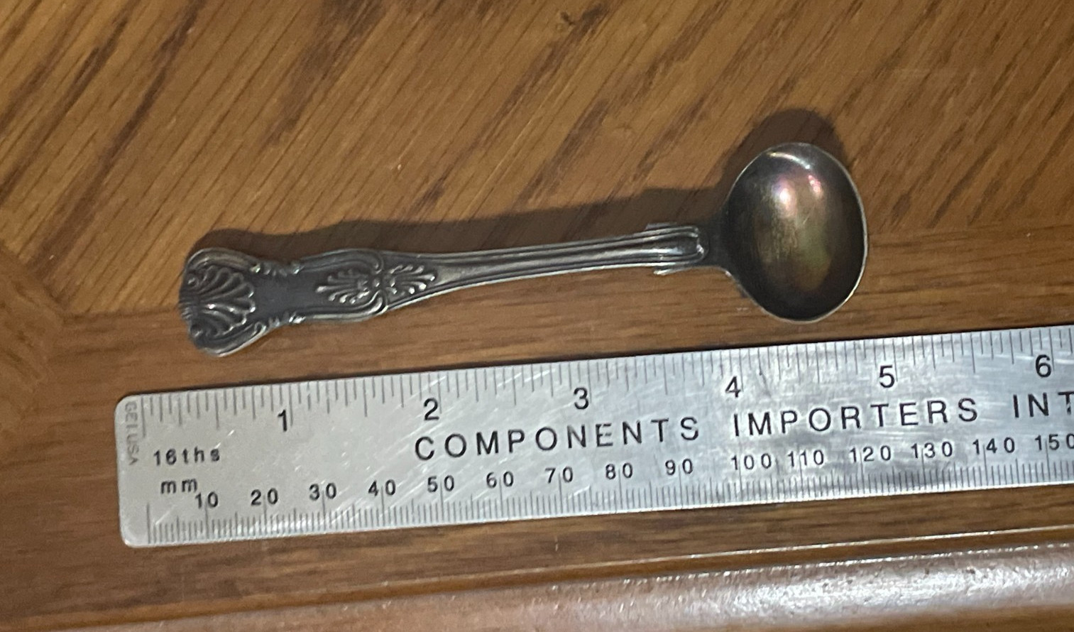 Antique English Sterling Master Salt Spoon, Kings style handle  28g