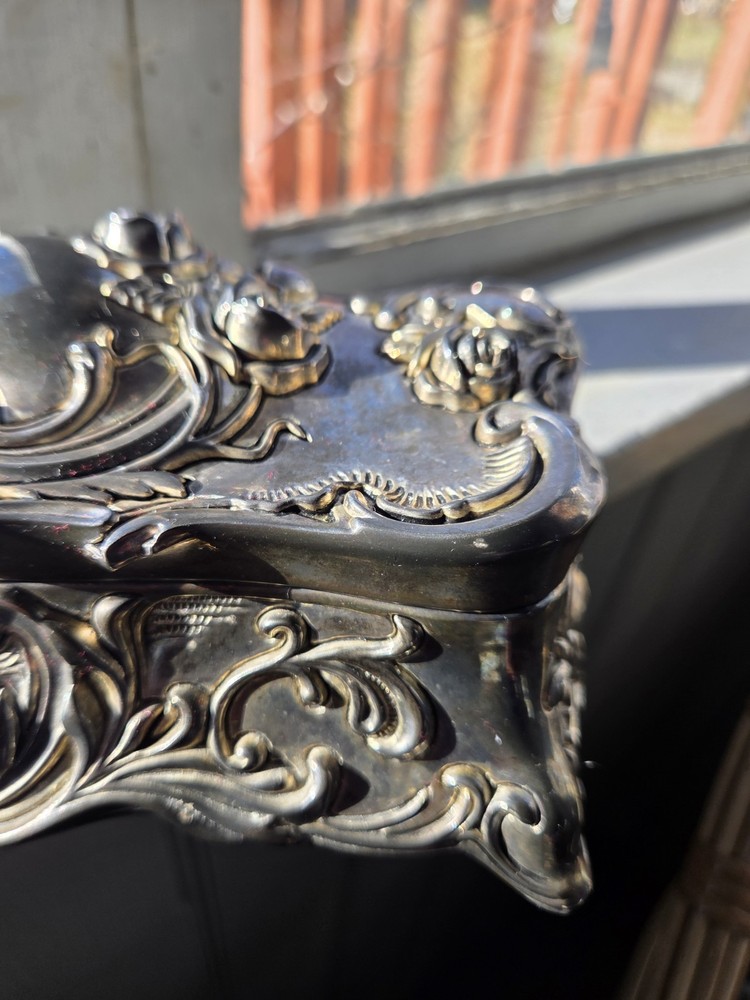 Vintage Wallace Silverplated Art Nouveau Jewelry Musicbox 1950-1960s Coffin Shap