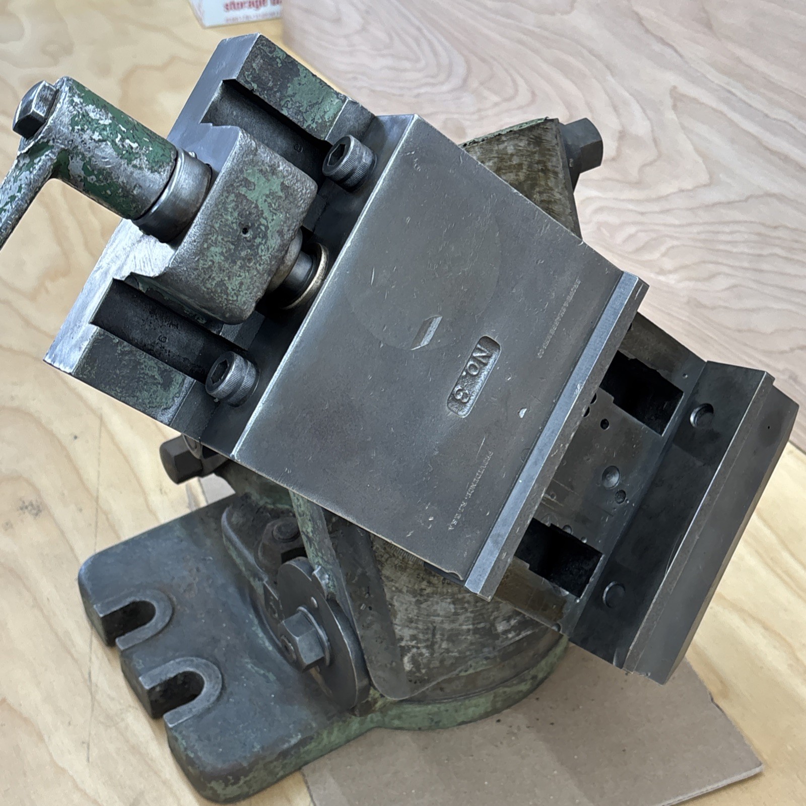 Brown & Sharpe No 3 Universal Tilting Vise 6” Jaw Double Swivel Base