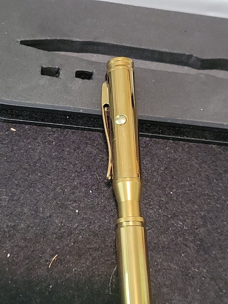 bullet laser plus pointer with pocket clip, works, very stylish