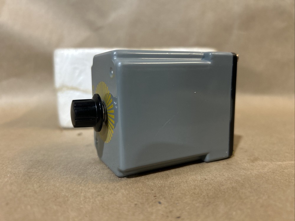 Square D Company JCK-17 Solid State Timing Relay NIB