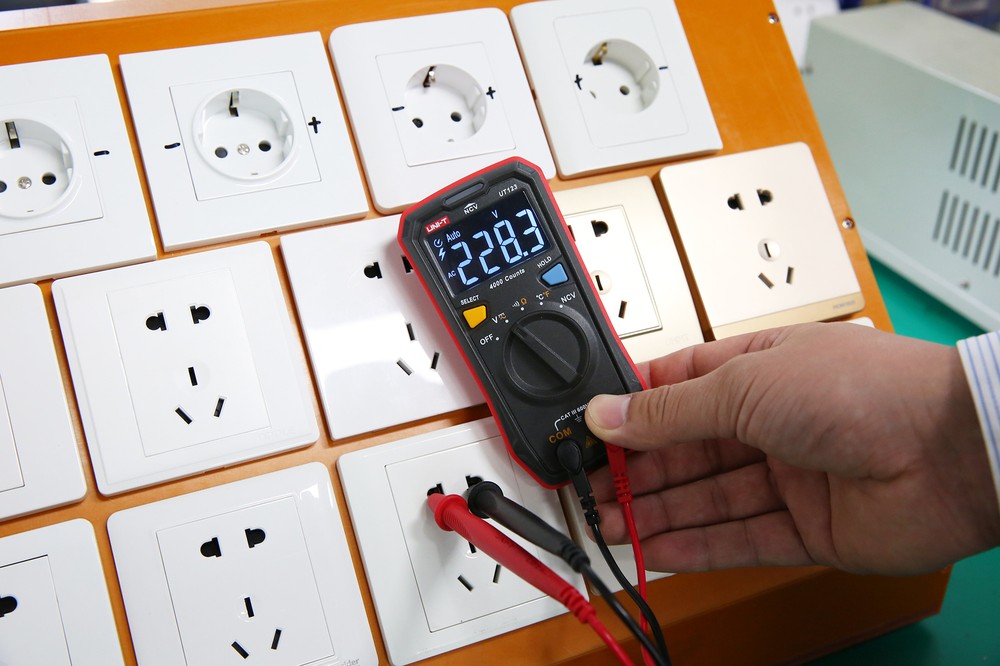 UNI-T UT123 Mini Digital Multimeter Auto Range Data hold AC DC Volt Meter✦Kd