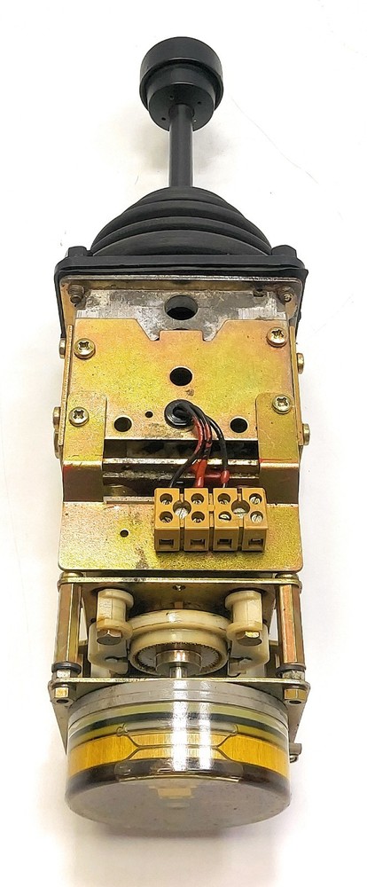 W. Gessmann D-7105 V 64.1D-02Z Joystick/Controller