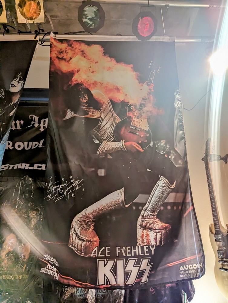 GIANT KISS ACE FREHLEY LOVE GUN ALIVE II 3X5 SMOKING GUITAR FLAG BANNER *C@@L*