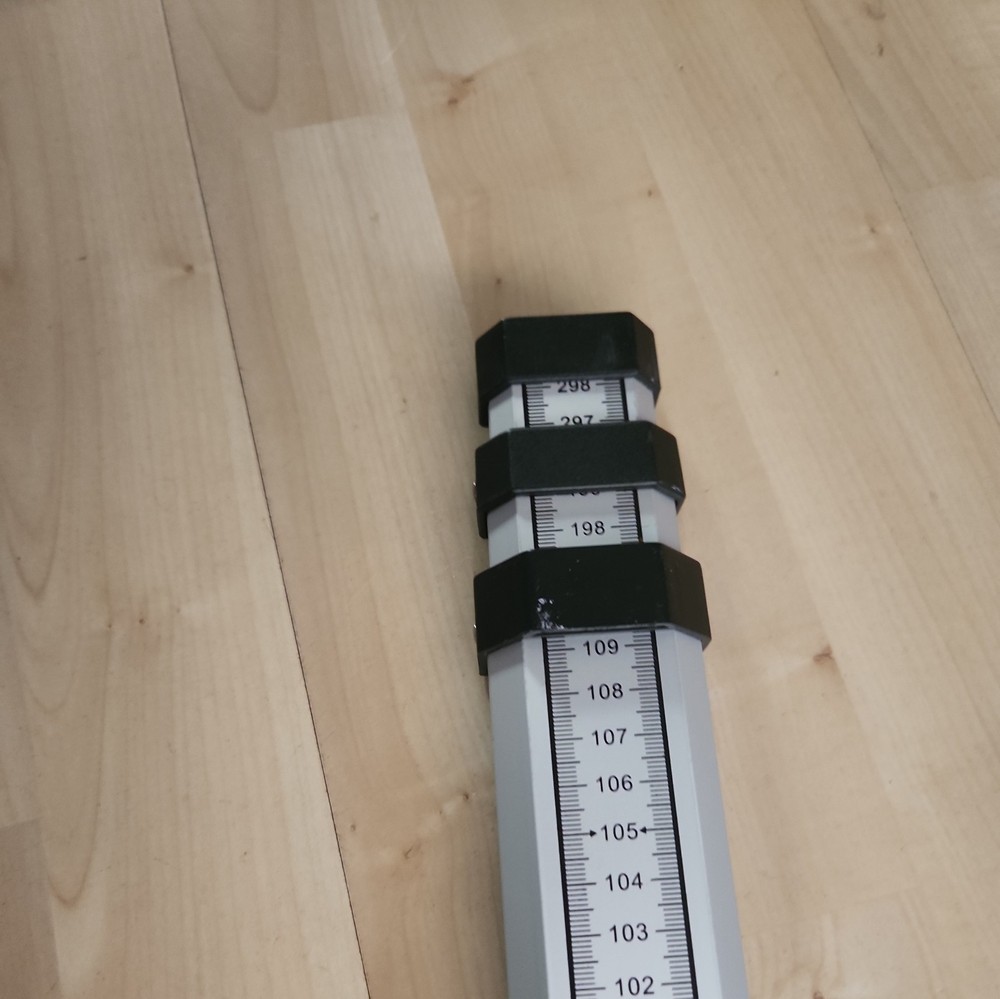 ALUMINIUM TELESCOPIC LEVELING STAFF - adjustable
