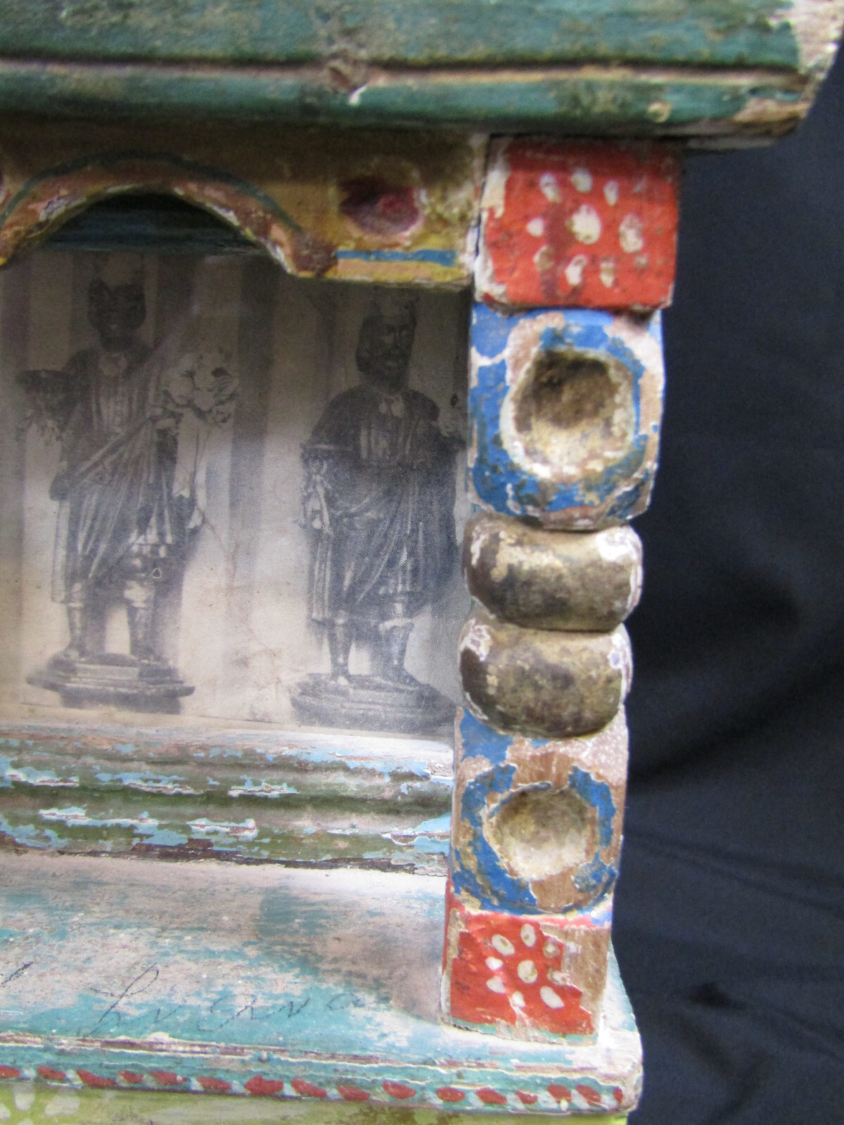 ANTIQUE MEXICAN WOOD NICHO/SHRINE WITH 3 WISE MEN RELIGIOUS ARTIFACT